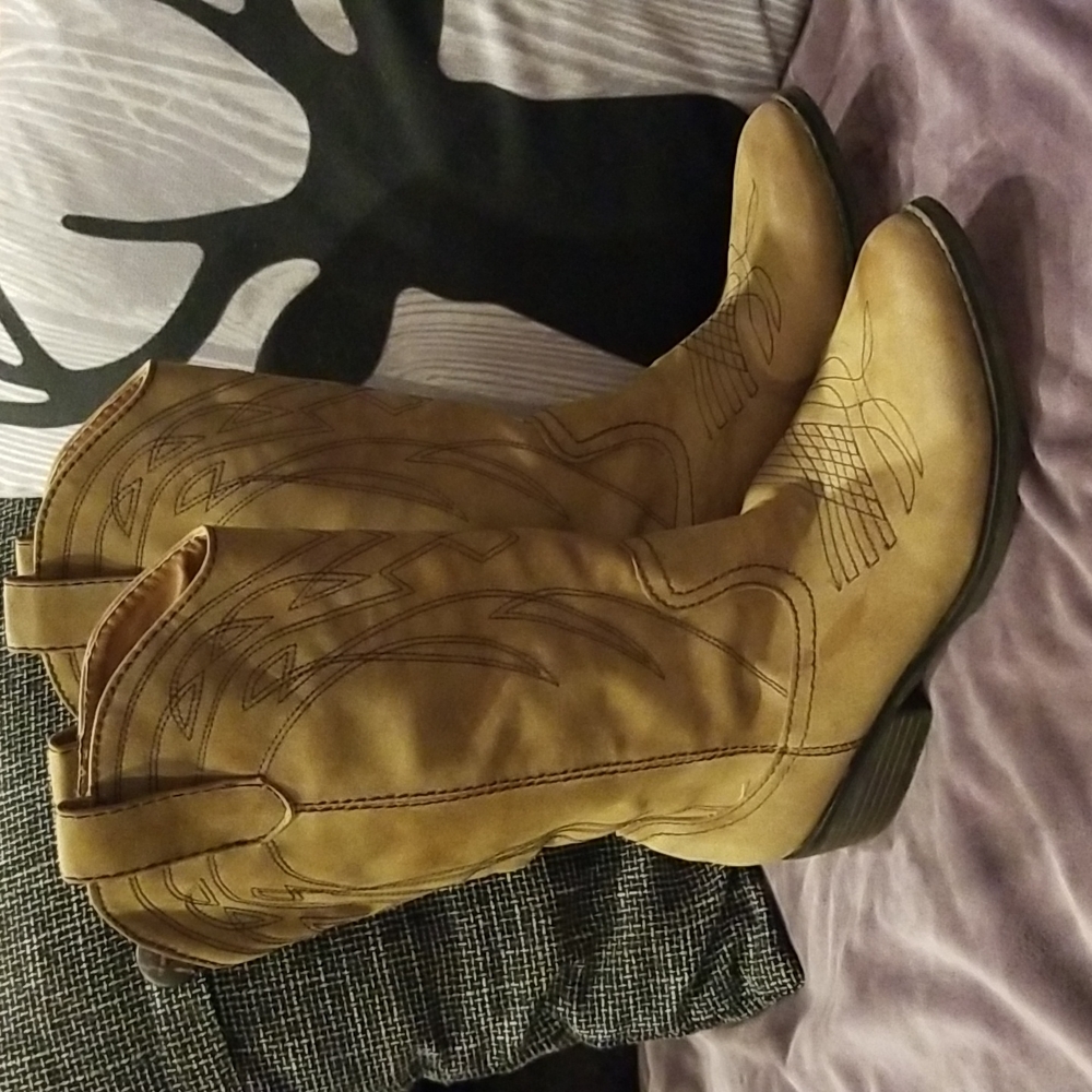 Tan cowgirl boots size 8